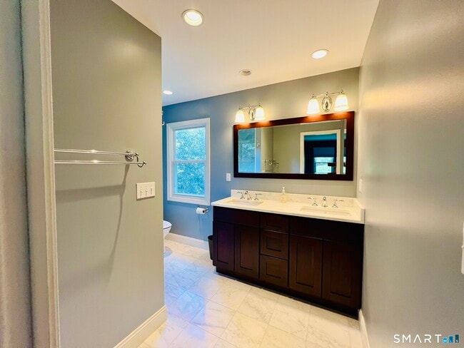 Building Photo - 679 Aspen Ln