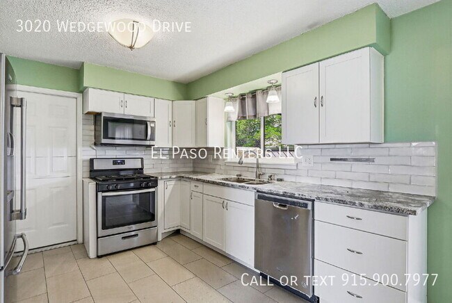 Building Photo - 3020 Wedgewood Dr