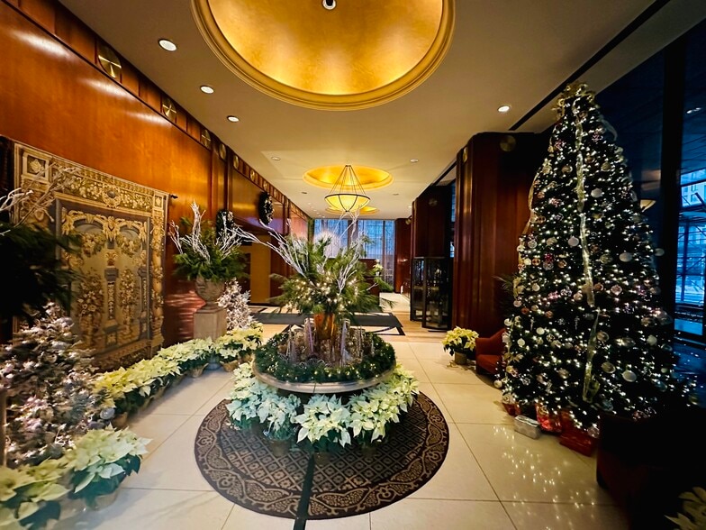 Lobby - 300 E 40th St