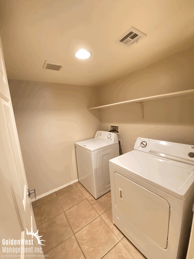 Building Photo - Charming 2Bdm 2Ba Condo in a Gated Las Veg...