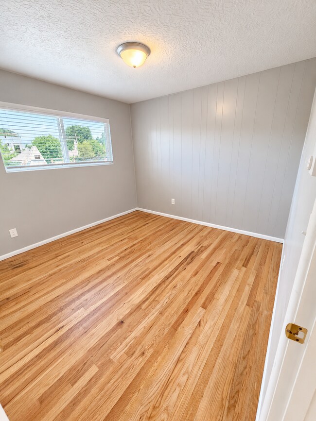Building Photo - 4412 SE 57th Ave