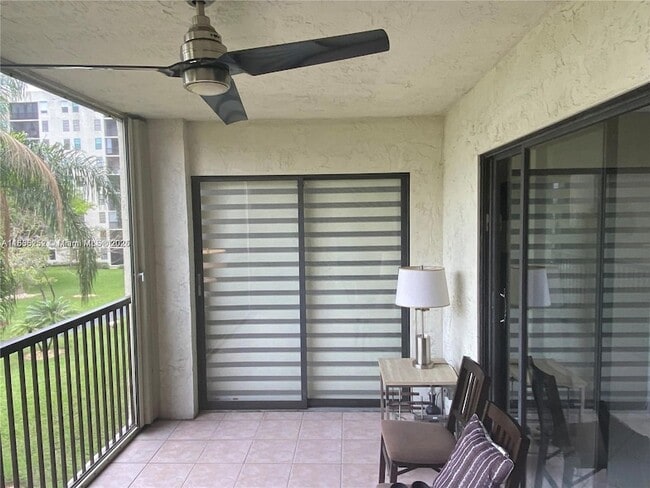 Building Photo - 2205 S Cypress Bend Dr