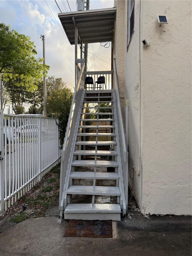 Building Photo - 2160 SW 17th St