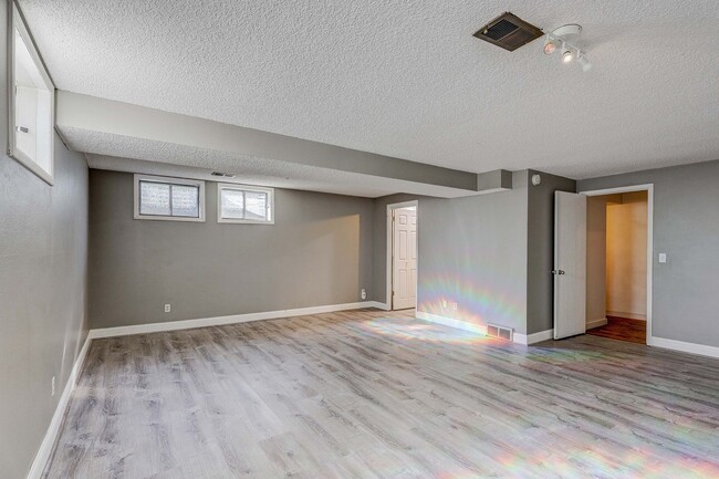 Building Photo - 3bd 2.5 bath Townhome for Rent, also on market for sale