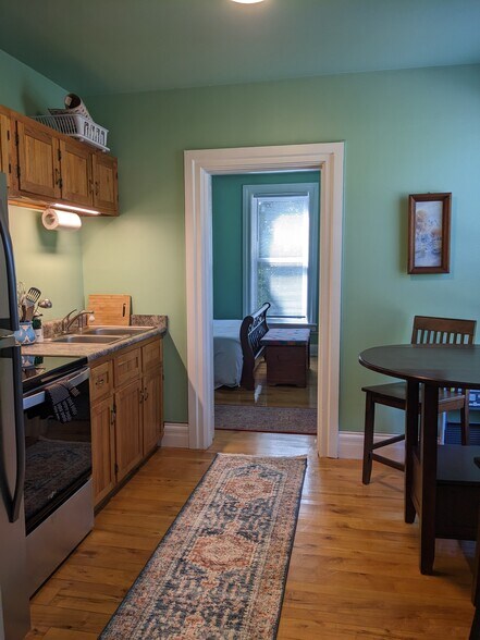 Building Photo - 423 Budd St