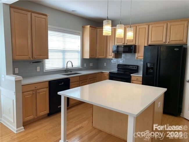 Building Photo - 15262 Kessler Dr