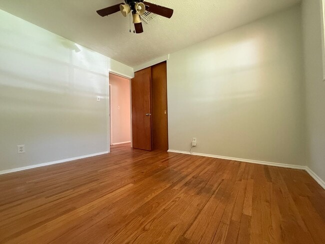 Building Photo - 1821 Grove Hill Ln