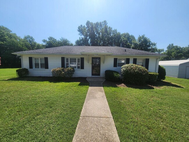 Primary Photo - 3 bedroom house