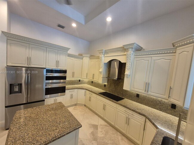 Building Photo - 7625 SW 75th Ave