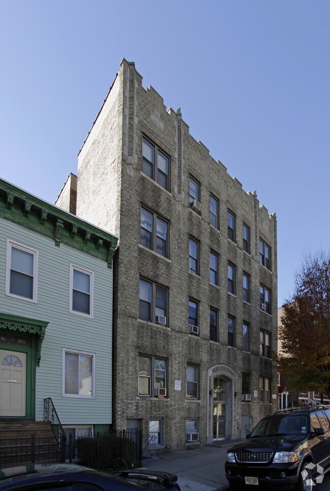 Primary Photo - 305 Fairmount Ave