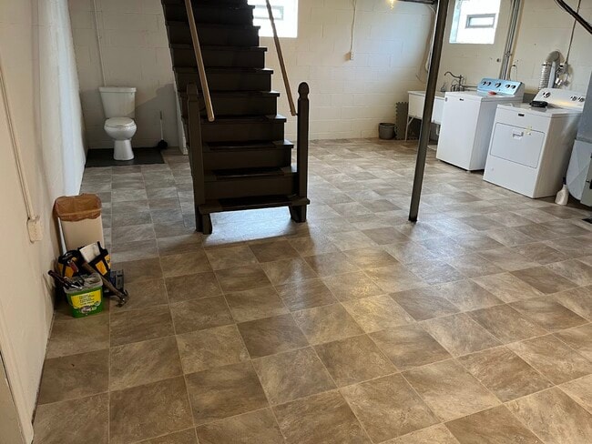 Building Photo - 101 Meadow St