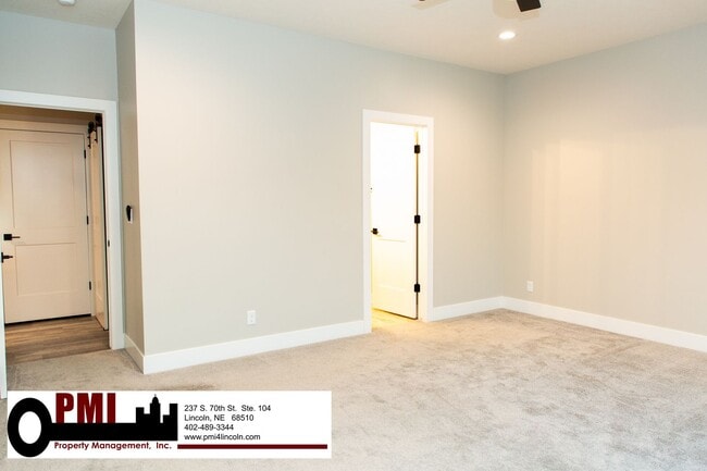 Building Photo - 5 Bedroom and 3 Bathroom House