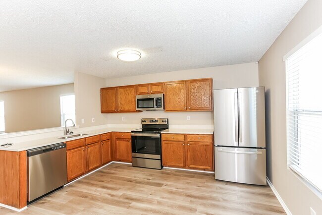 Building Photo - 8761 Stonebriar Ln