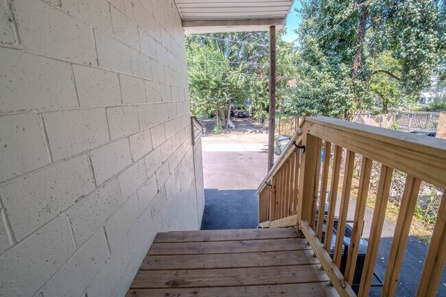 Building Photo - 1602 Cypress St