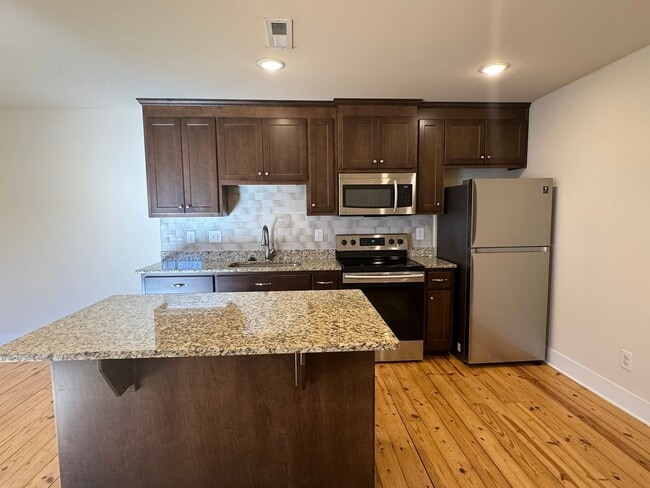 Building Photo - 106 N Main St