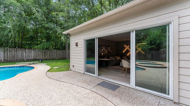 Building Photo - 34 Candle Pine Pl
