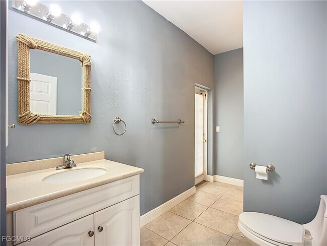 Building Photo - 4930 SW 25th Ct