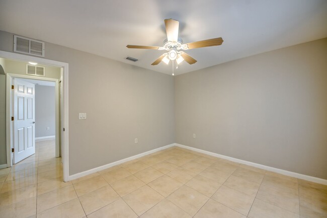 Building Photo - 2462 Nature Pointe Loop