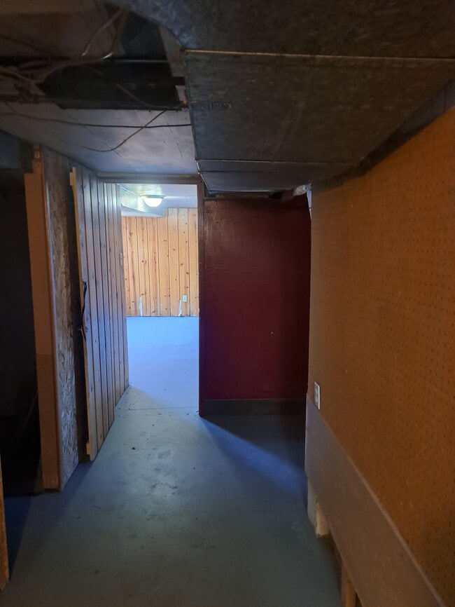 Building Photo - 104 N Farr Rd