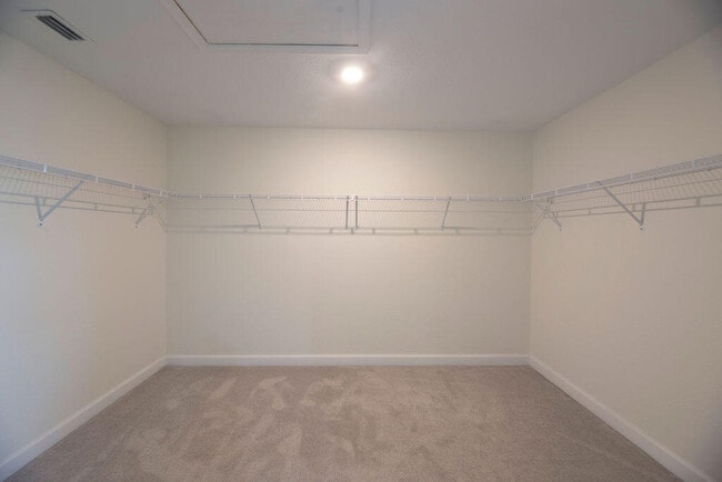 Building Photo - 7499 NW Deysbrook Ln