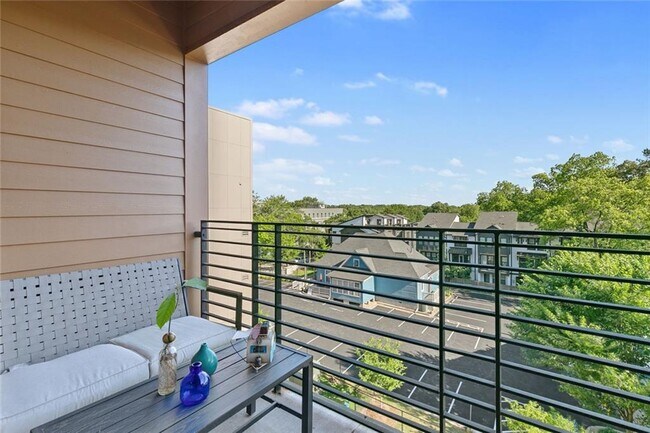 Building Photo - 112 Rogers St NE