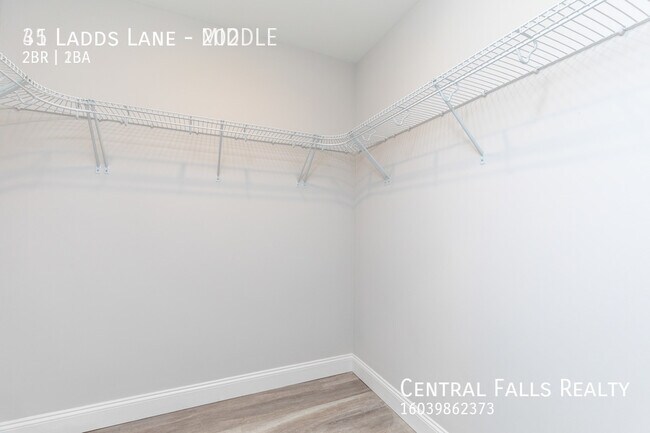 Building Photo - 35 Ladds Ln