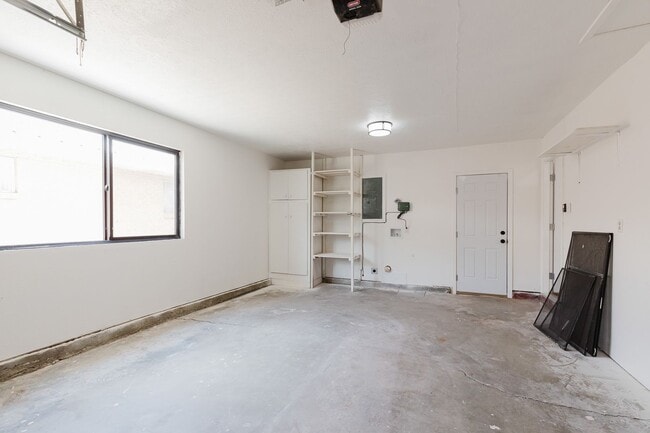 Building Photo - Newly Renovated 3 Bedroom 2 Bath Home