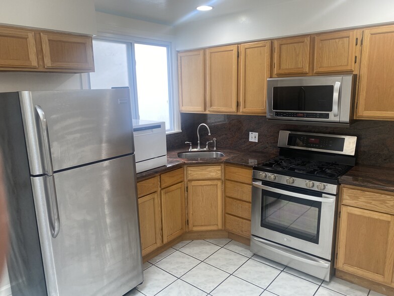 Kitchen - 1689 20th Ave