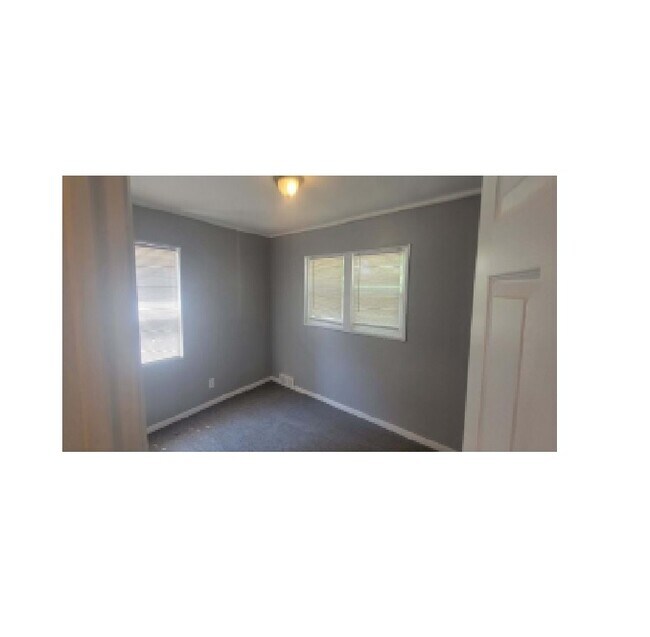 Building Photo - 9220 Mansfield St