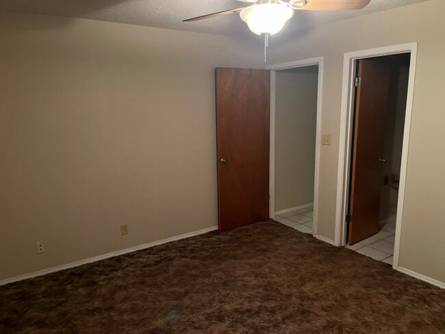 Building Photo - 821 Nancy Ln