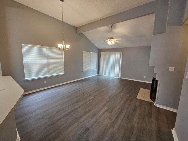 Building Photo - 3026 Yorktown Cir