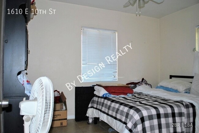 Building Photo - Updated 2 Bedroom 1 Bath - Quick Walk/Bike...