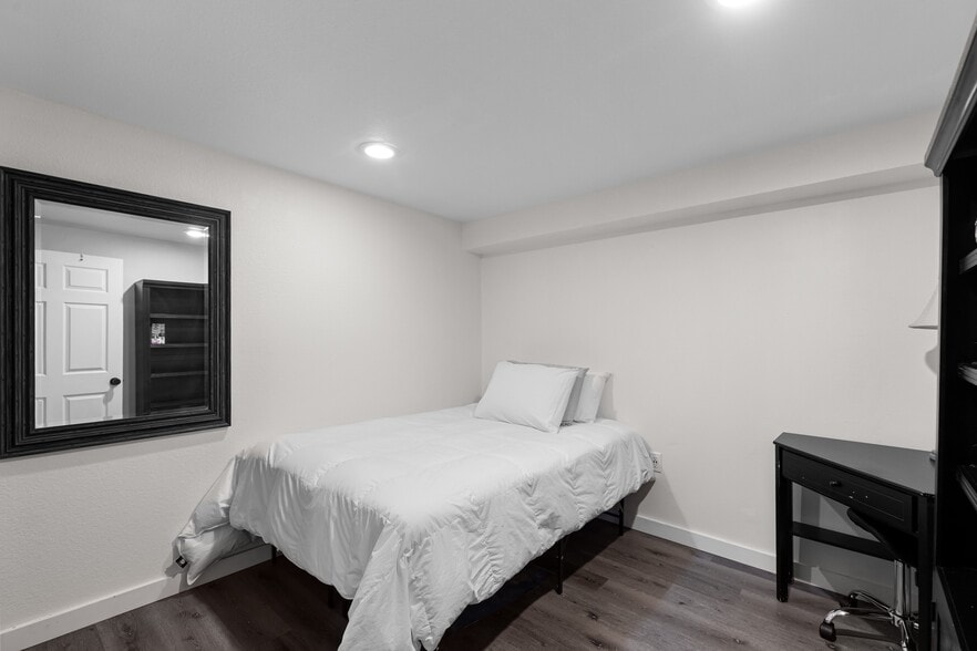 Building Photo - 2685 S Dayton Way