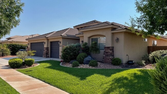Building Photo - 4 Bedroom Treasure Valley Home Near Crimson High School