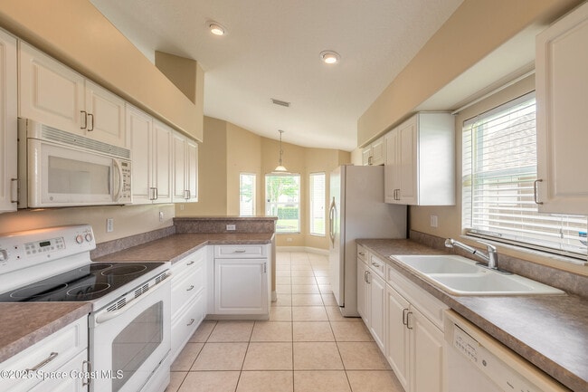 Building Photo - 1442 Areca Palm Dr