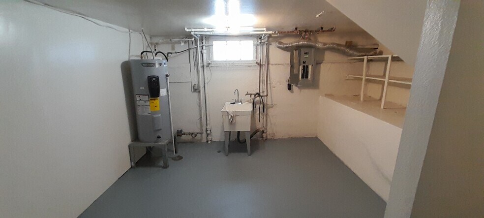 Washer/Dryer Hookup - 4620 N Wall St