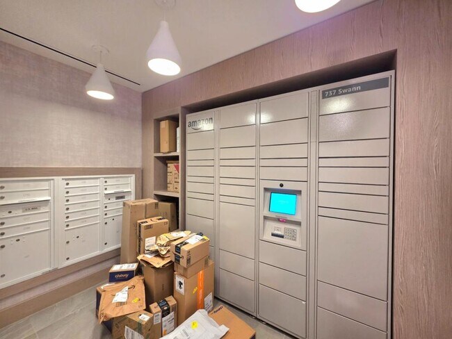 Building Photo - 737 Swann Ave