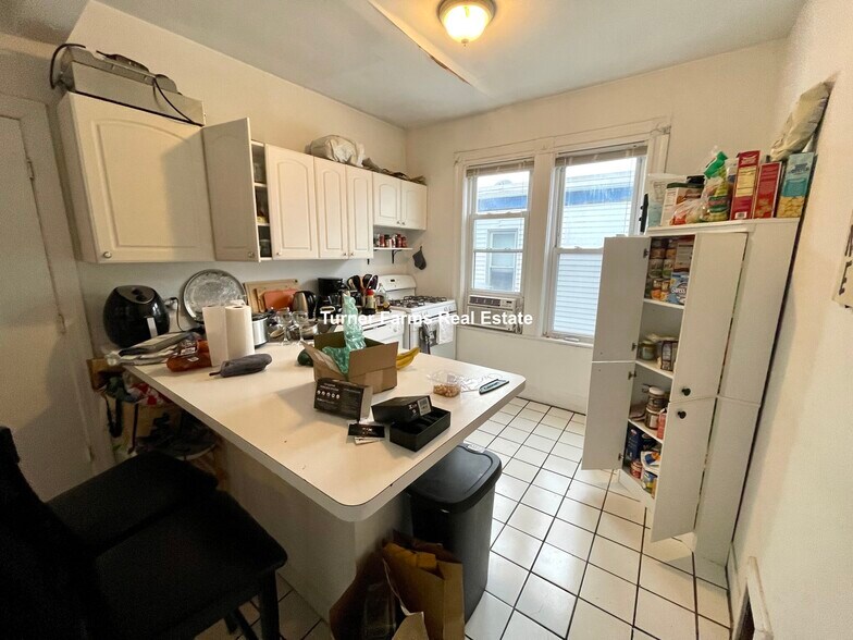 Building Photo - 530 Cambridge St