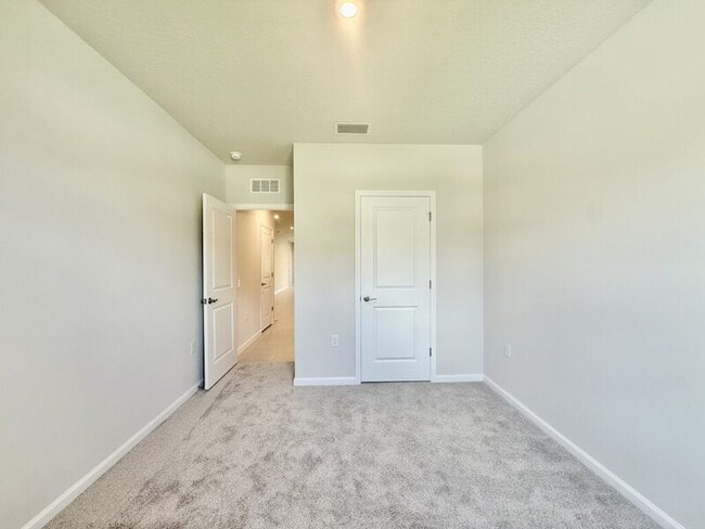 Building Photo - 499 Voltaire Dr
