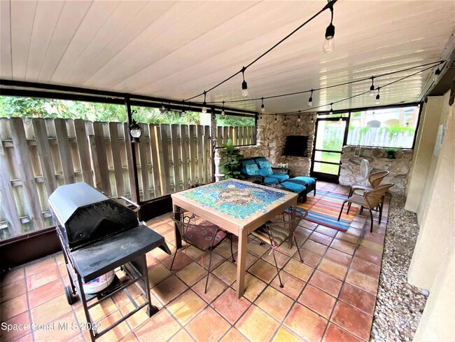 Building Photo - 8759 Banyan Way