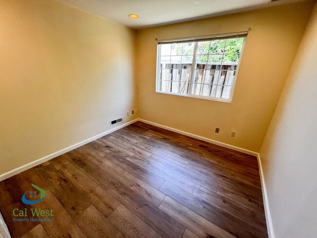 Building Photo - $5800 - Spacious 5 Beds 4 baths with large...
