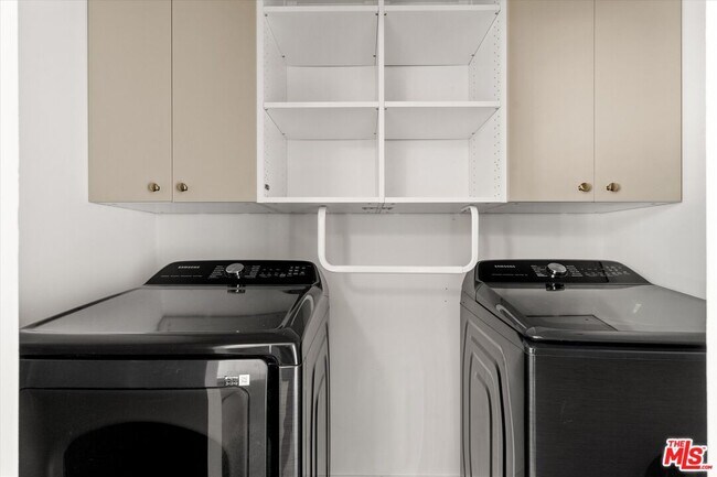 Building Photo - 4950 Marmol Dr