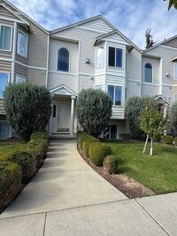 Building Photo - 2 Bedroom 2.5 bath townhouse w/ bonus room & Garage in Pasco