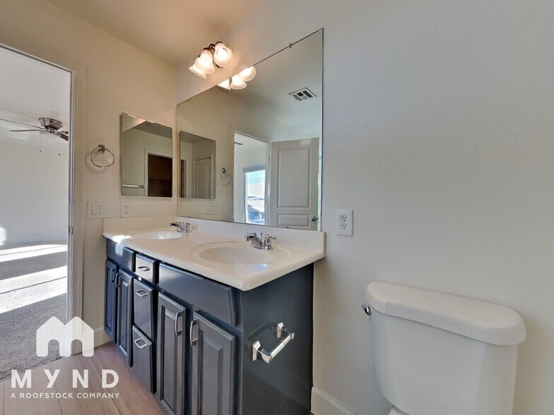 Building Photo - 1237 E Blackfoot Daisy Dr