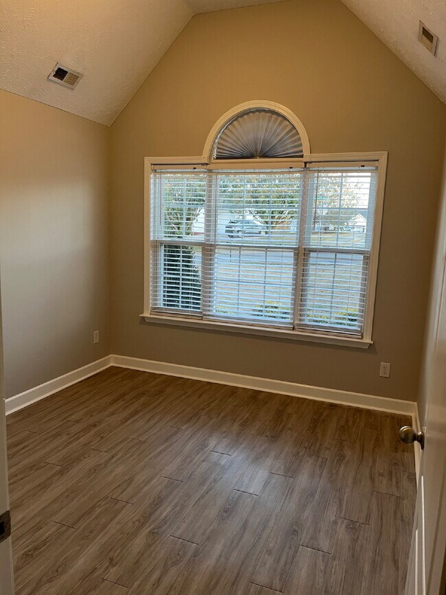 Building Photo - 3241 Hardwood Dr