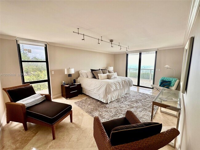 Building Photo - 6423 Collins Ave