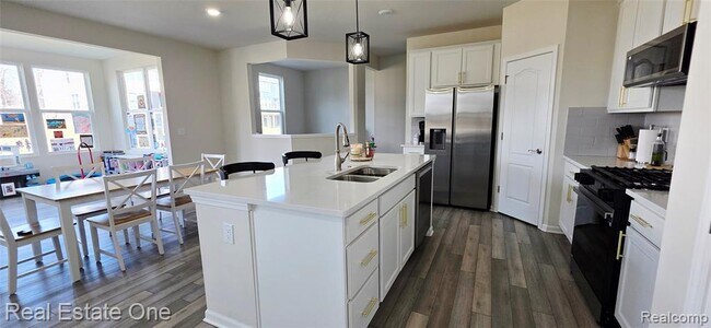 Building Photo - 2720 Tulip Wy