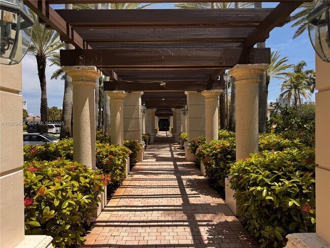 Building Photo - 876 Spinnaker Dr