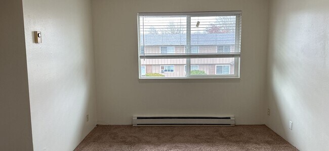 Building Photo - (905) Draper Arms Apartments - 2 Bedroom / 1 Bath