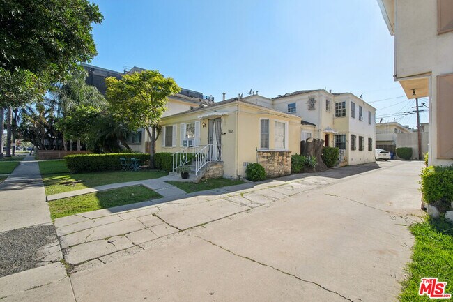 Building Photo - 1047 S Holt Ave